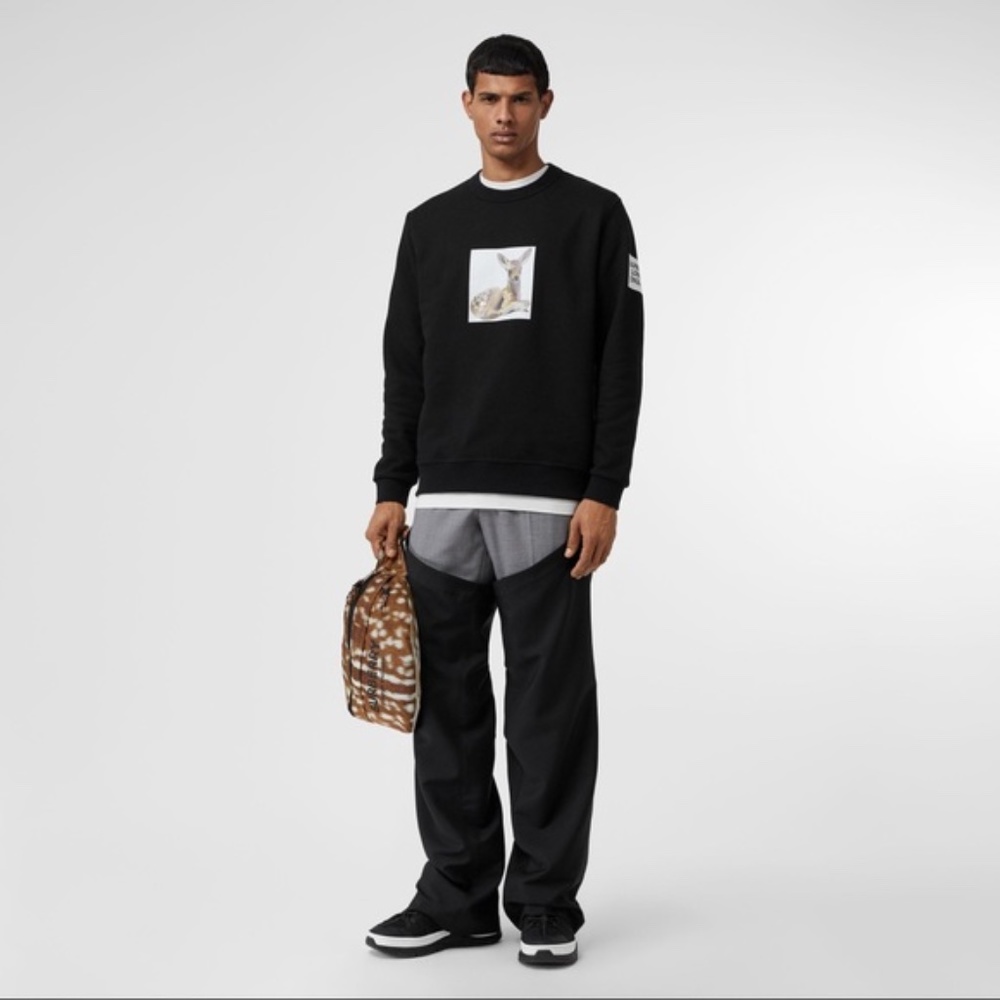 BURBERRY Deer Print Sweatshirt Unisex - Picture 2 of 13
